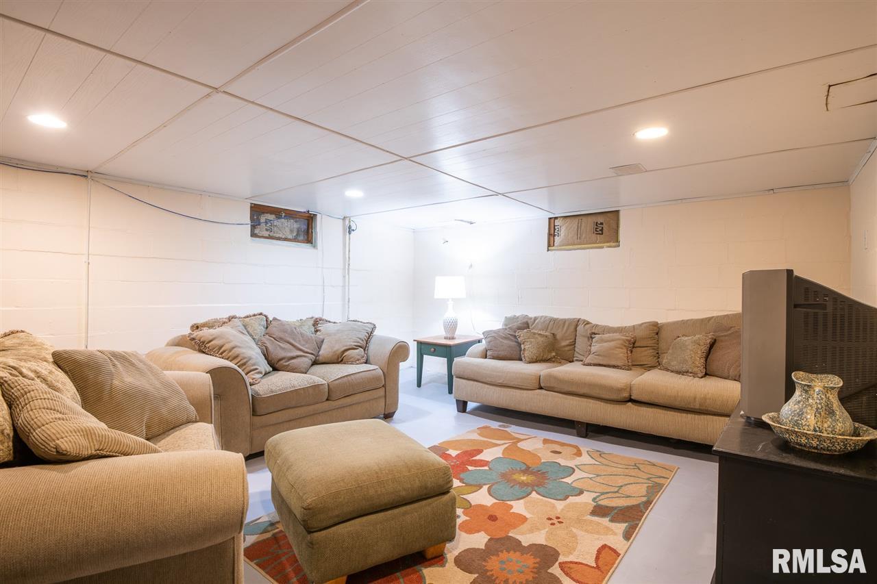 577 East Prospect Street Farmington, IL 61531 - Photo 25 of 36 Gallery Image 25