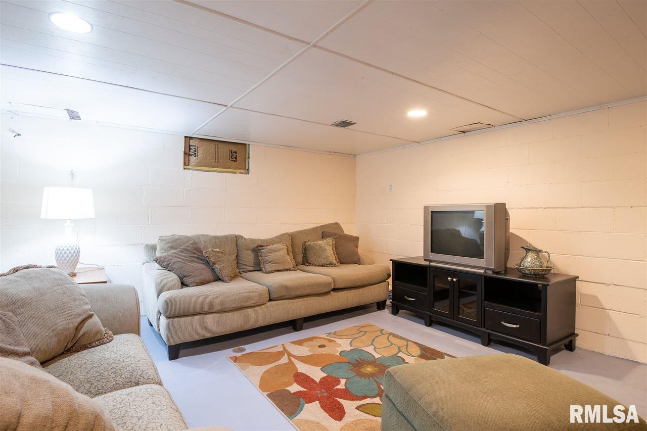 577 East Prospect Street Farmington, IL 61531 - Photo 26 of 36 Gallery Image 26