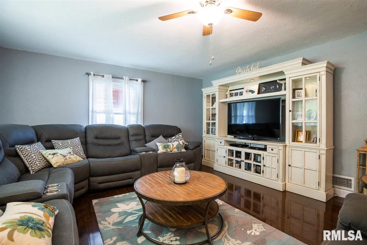 577 East Prospect Street Farmington, IL 61531 - Photo 5 of 36 Gallery Image 5