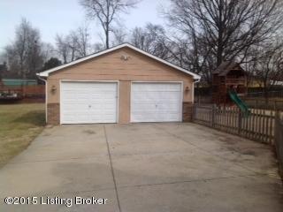 4603 Sandhill Road Louisville, KY 40219 - Photo 9 of 10 Garage