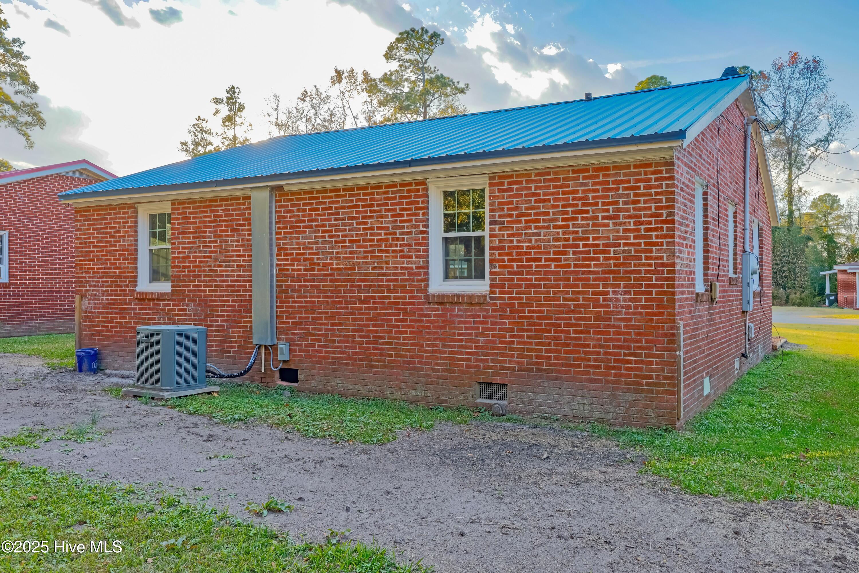 214 Pine Street Wallace, NC 28466 - Photo 5 of 8 _K6A8970 (Custom)