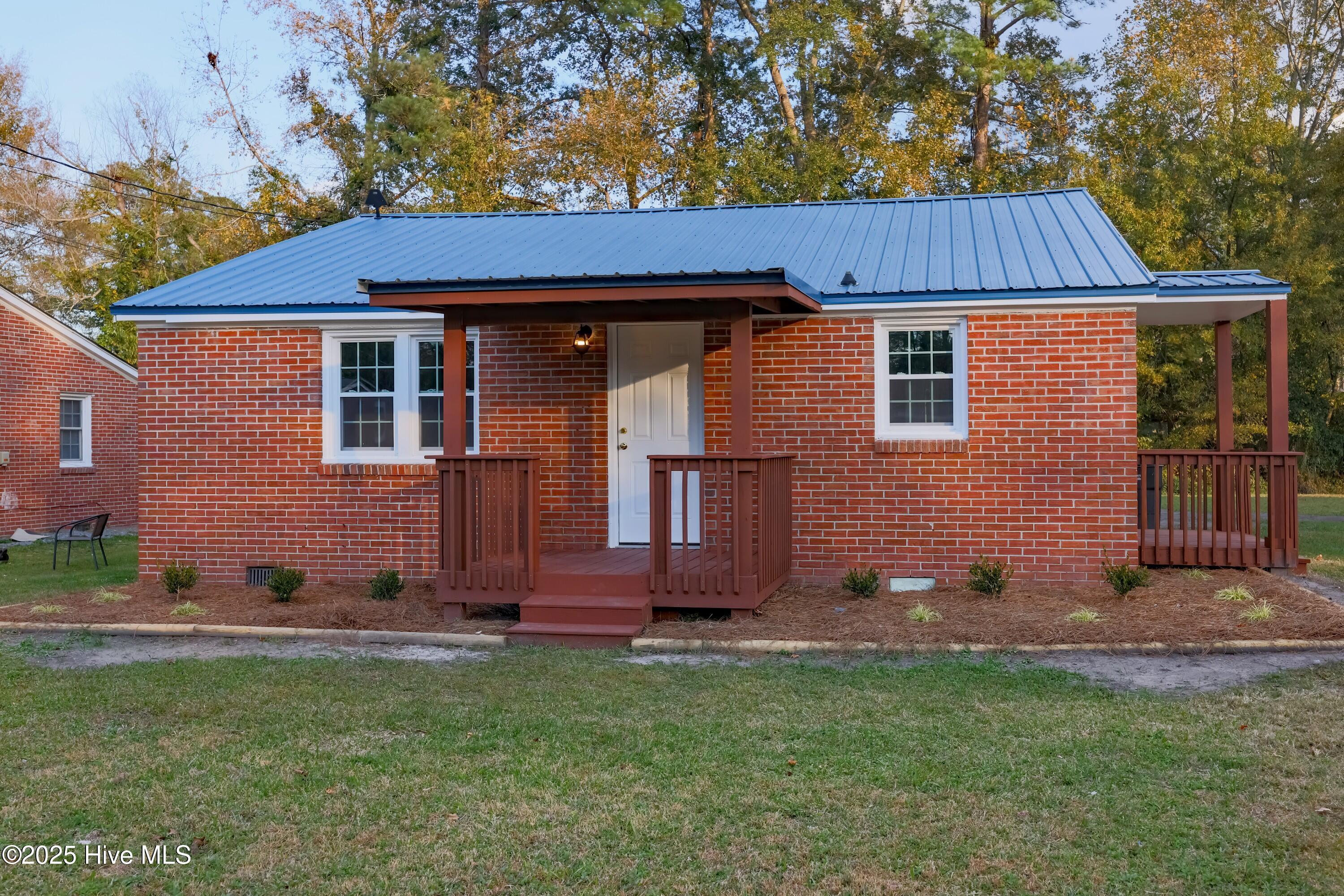 214 Pine Street Wallace, NC 28466 - Photo 6 of 8 _K6A8962 (Custom)