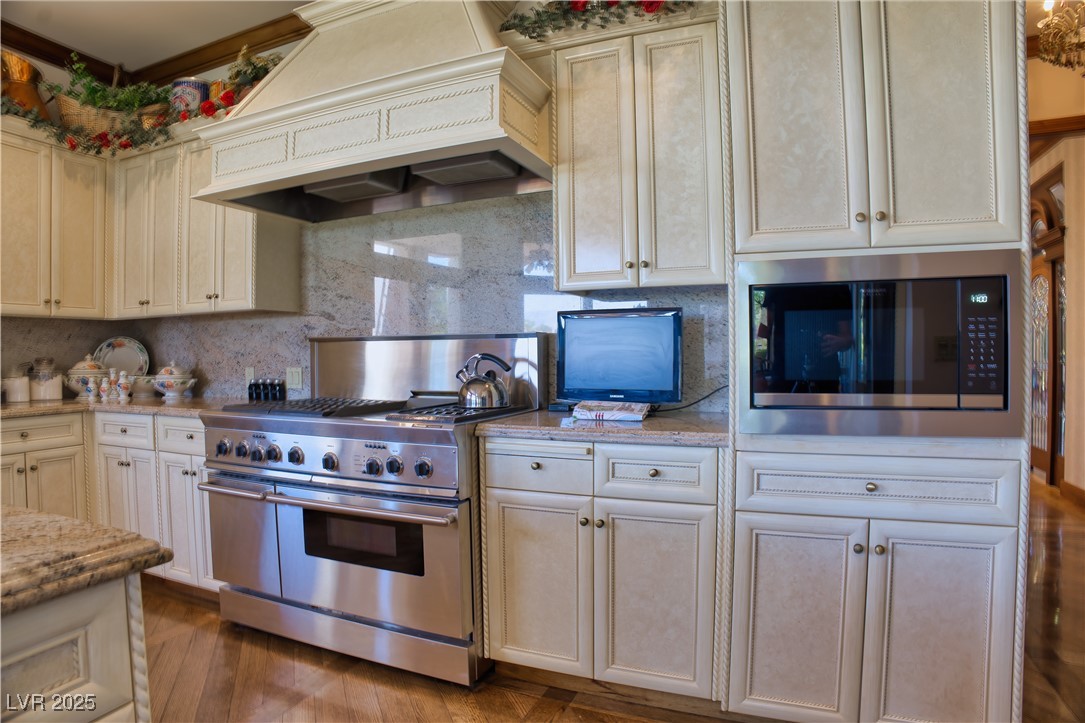 66 Innisbrook Avenue Las Vegas, NV 89113 - Photo 12 of 72