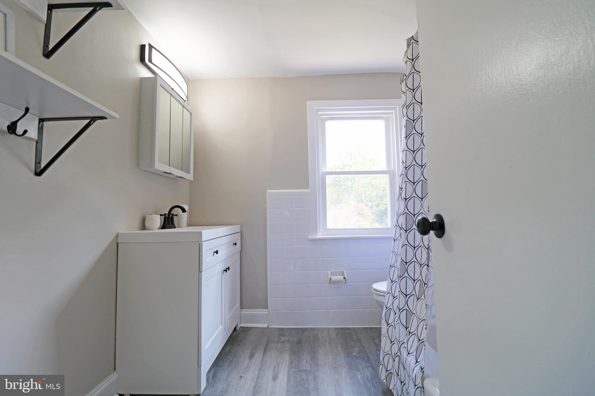 1016 Lamb Road Secane, PA 19018 - Photo 23 of 41 a bathroom with a bathtub and shower