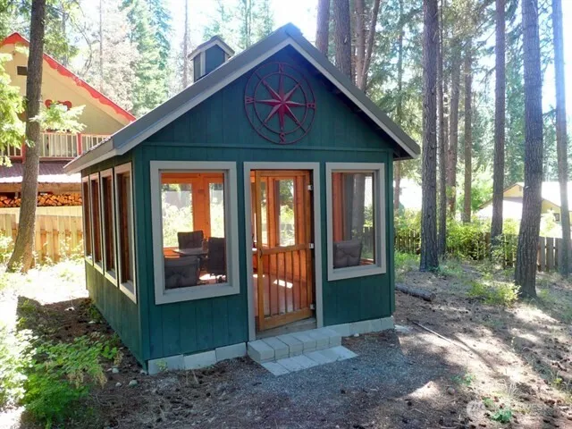 a view of outdoor space yard and porch