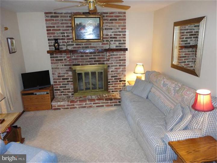 19 New Freedom Road Medford, NJ 08055 - Photo 3 of 15 Living Room