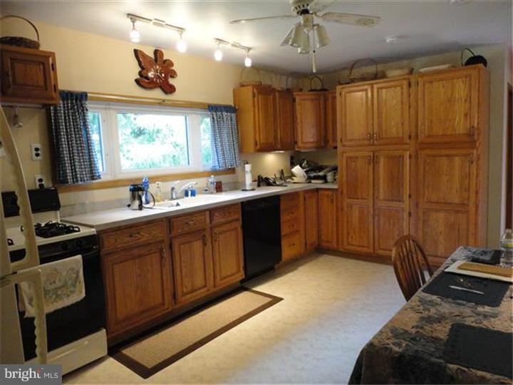 19 New Freedom Road Medford, NJ 08055 - Photo 5 of 15 Kitchen
