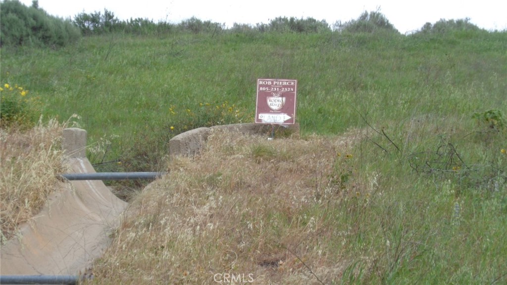 9516 Ca-118 Simi Valley Simi Valley, CA 93063 - Photo 8 of 9 a view of a dry yard with green space