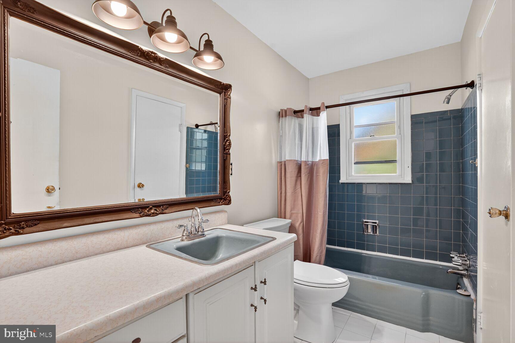 6120 Squire Lane Alexandria, VA 22310 - Photo 13 of 26 a bathroom with a sink a toilet and shower