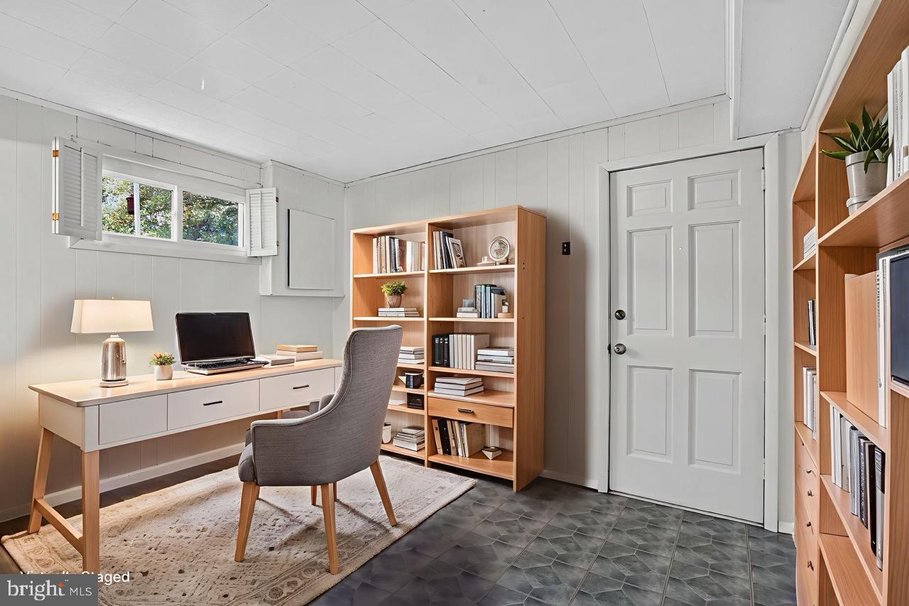 6120 Squire Lane Alexandria, VA 22310 - Photo 20 of 26 a view of a workspace with furniture and a window