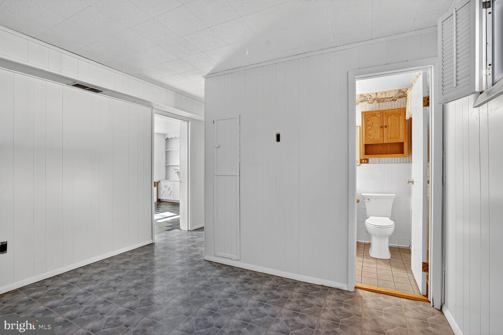 6120 Squire Lane Alexandria, VA 22310 - Photo 21 of 26 a view of an empty room and a bathroom