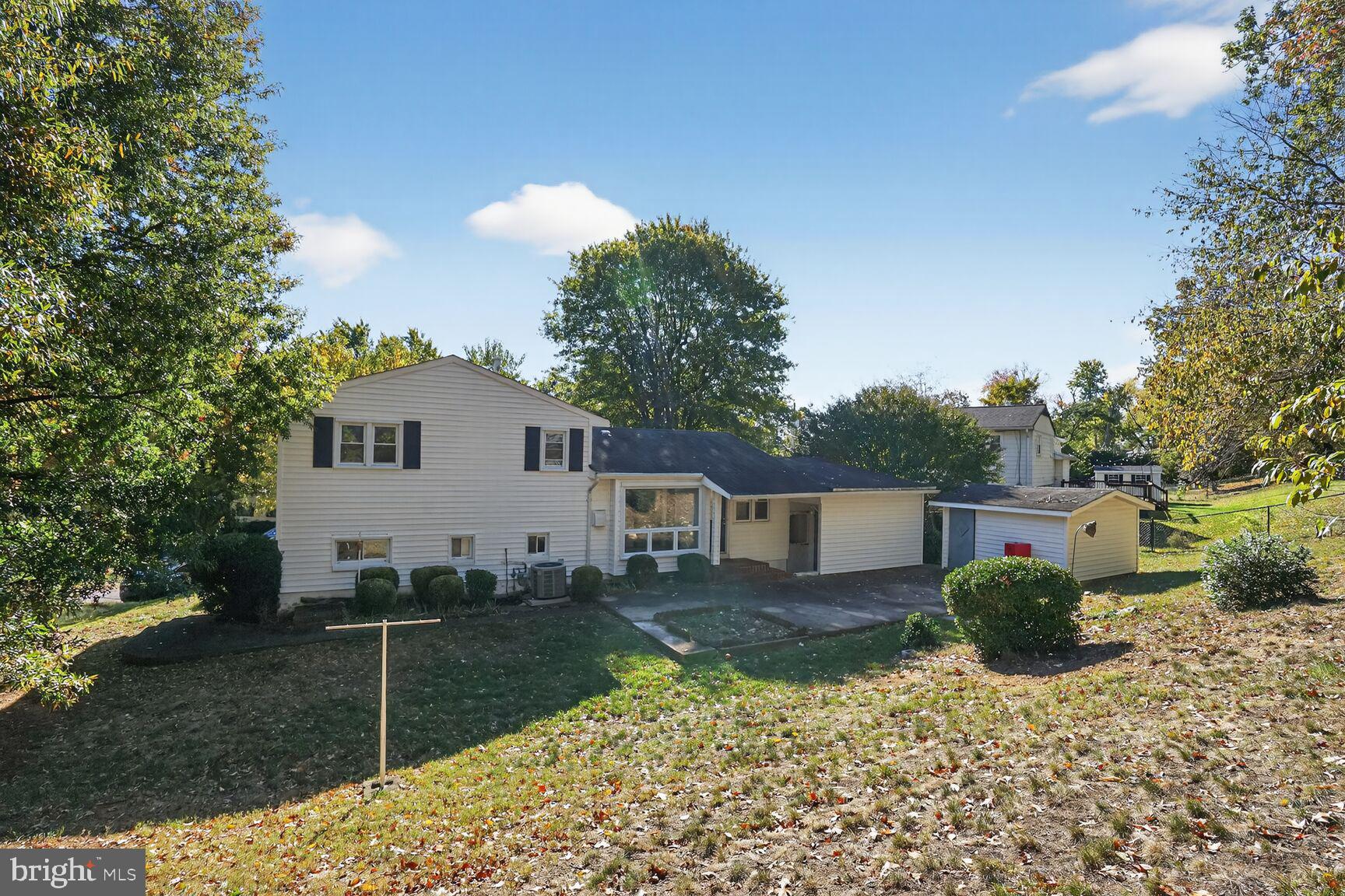 6120 Squire Lane Alexandria, VA 22310 - Photo 25 of 26 a view of a house with backyard