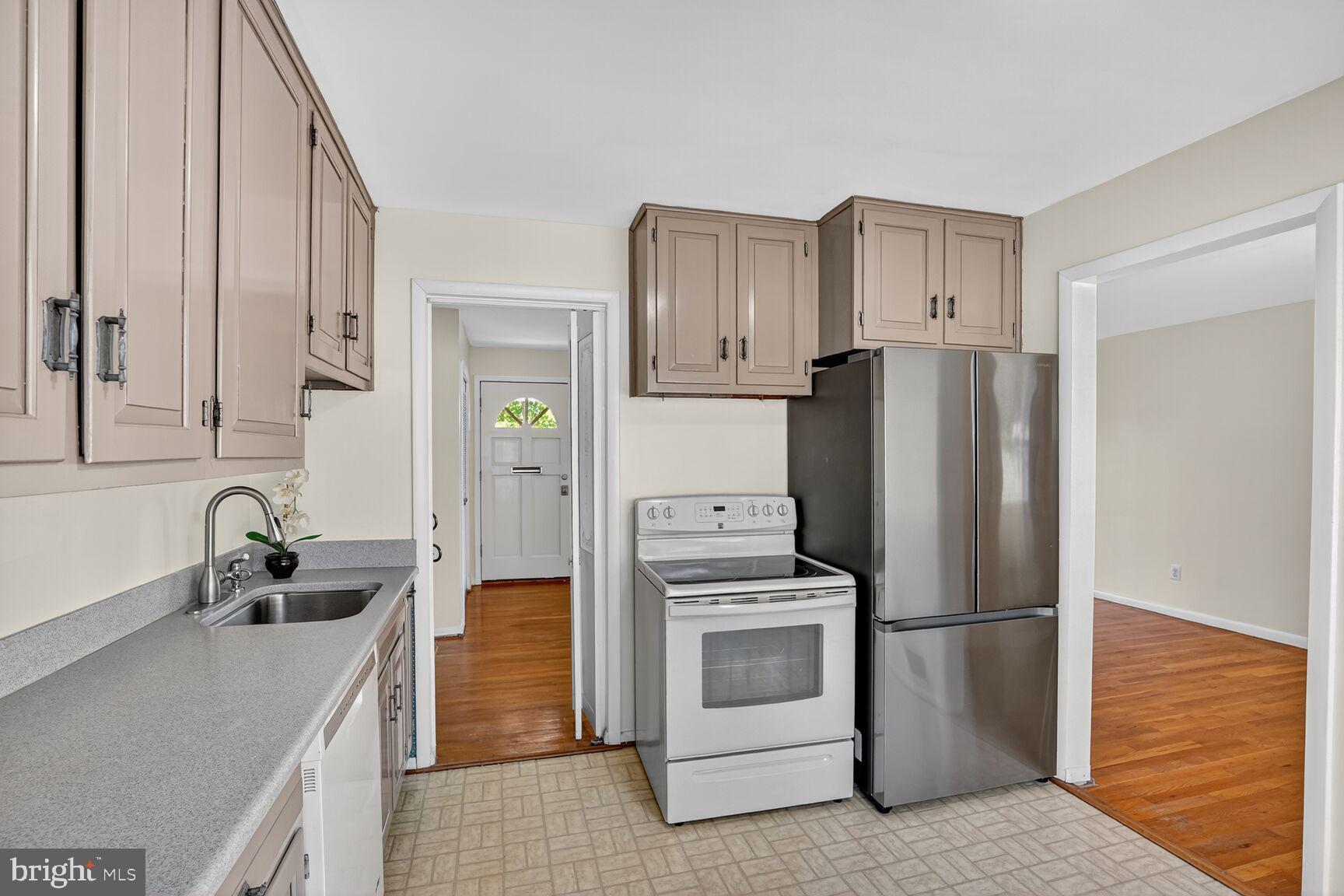 6120 Squire Lane Alexandria, VA 22310 - Photo 9 of 26 a kitchen with stainless steel appliances a refrigerator sink and cabinets