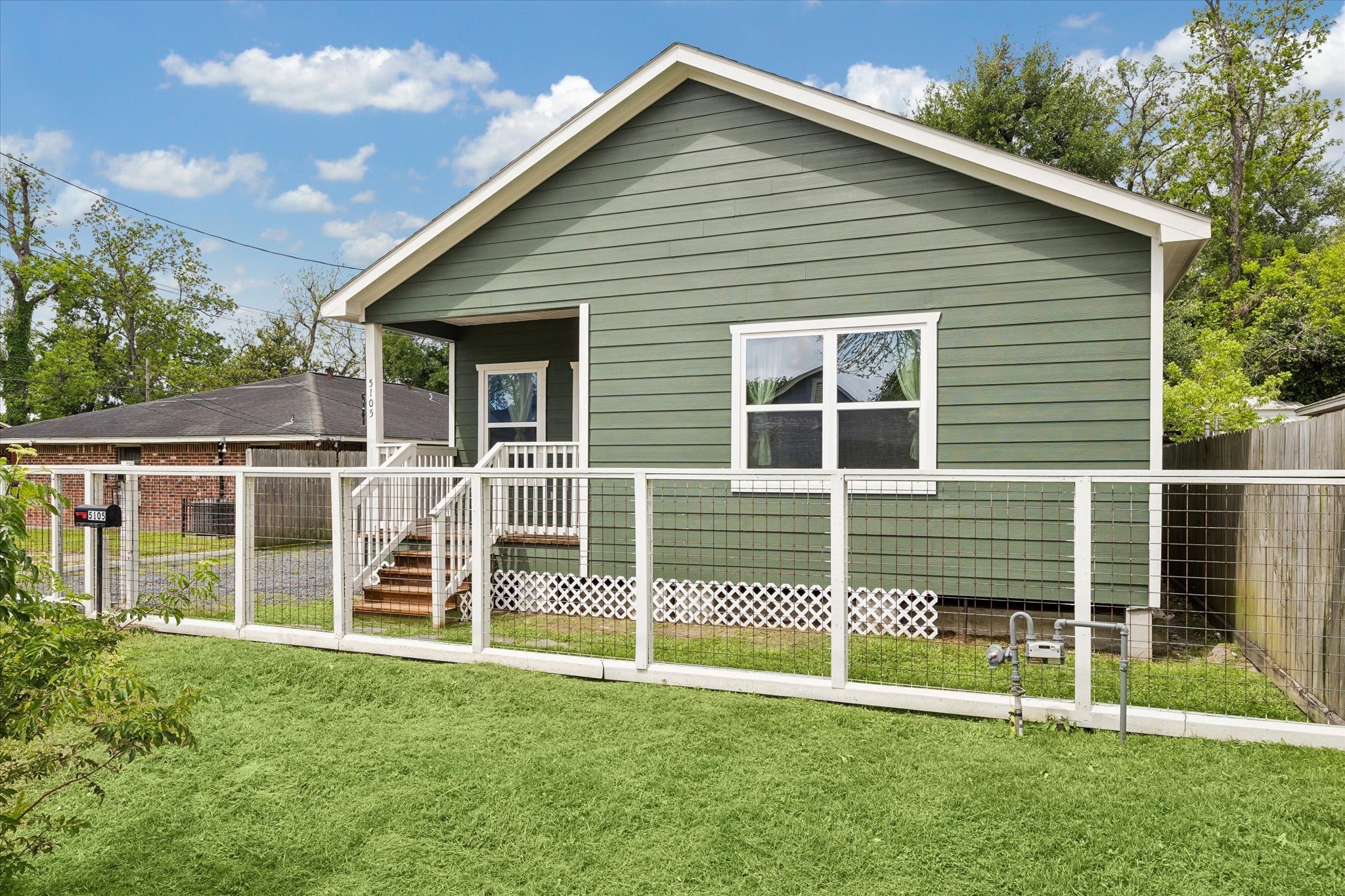 5105 Chapman Street Houston, TX 77009 - Photo 3 of 49 Fully fenced!