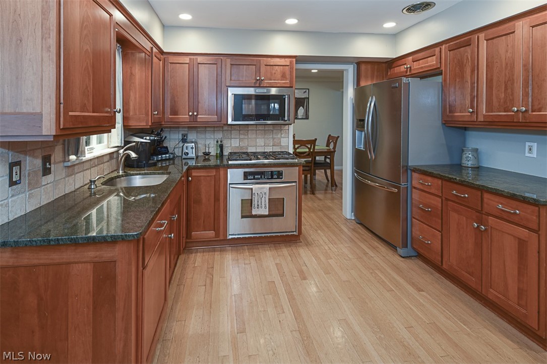 23920 Shelburne Road Shaker Heights, OH 44122 - Photo 9 of 35 Gallery Image 9
