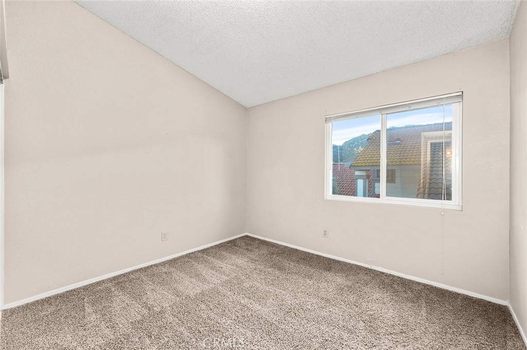 31348 Huron Street Temecula, CA 92592 - Photo 28 of 46 an empty room with a window