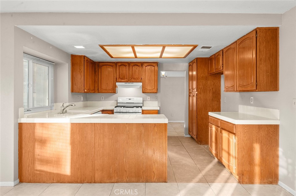 31348 Huron Street Temecula, CA 92592 - Photo 10 of 46 a kitchen with stainless steel appliances granite countertop a sink stove and refrigerator