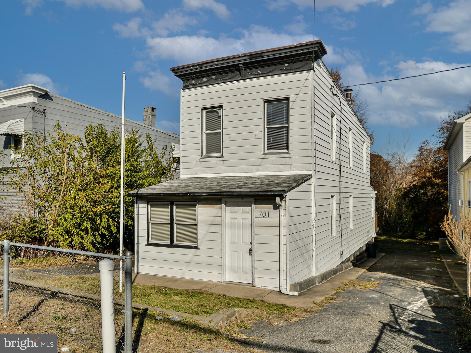 701 North Point Road Baltimore, MD 21224 - Photo 2 of 35 Gallery Image 2