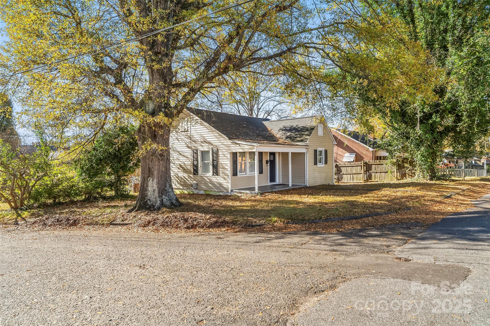 601 West 2nd Street Cherryville, NC 28021 - Photo 2 of 19 a front view of a house with a yard