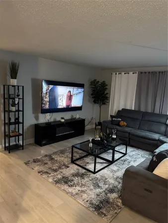 $2,100 | 4174 Inverrary Drive, Unit 401, Lauderhill, FL 33319