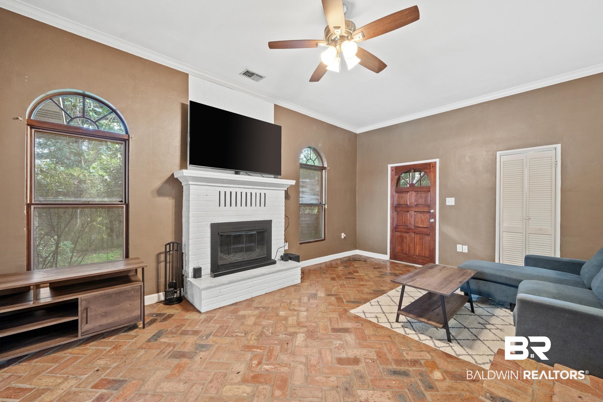 305 Wayne Place Mobile, AL 36609 - Photo 2 of 33