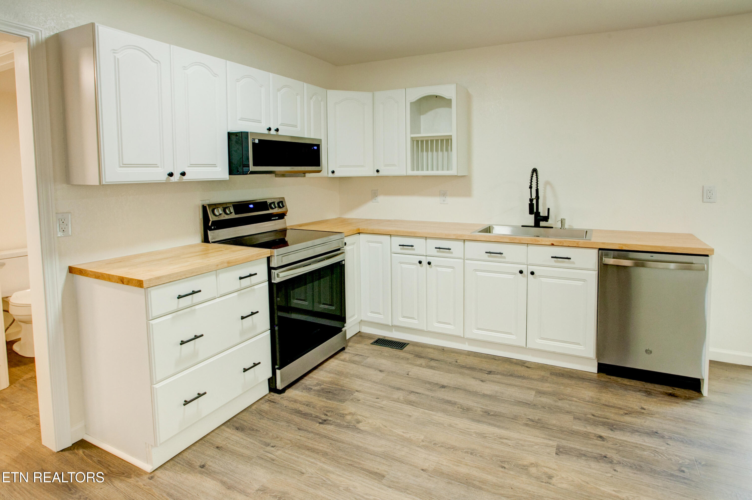 4532 Cambridge Road Walland, TN 37886 - Photo 12 of 47 4532 CambridgeRd012