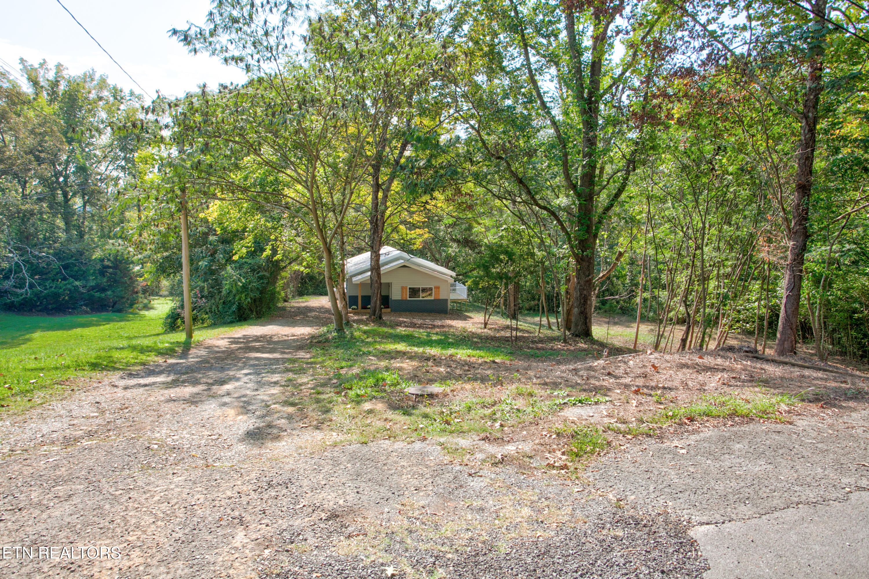 4532 Cambridge Road Walland, TN 37886 - Photo 2 of 47 4532 CambridgeRd002