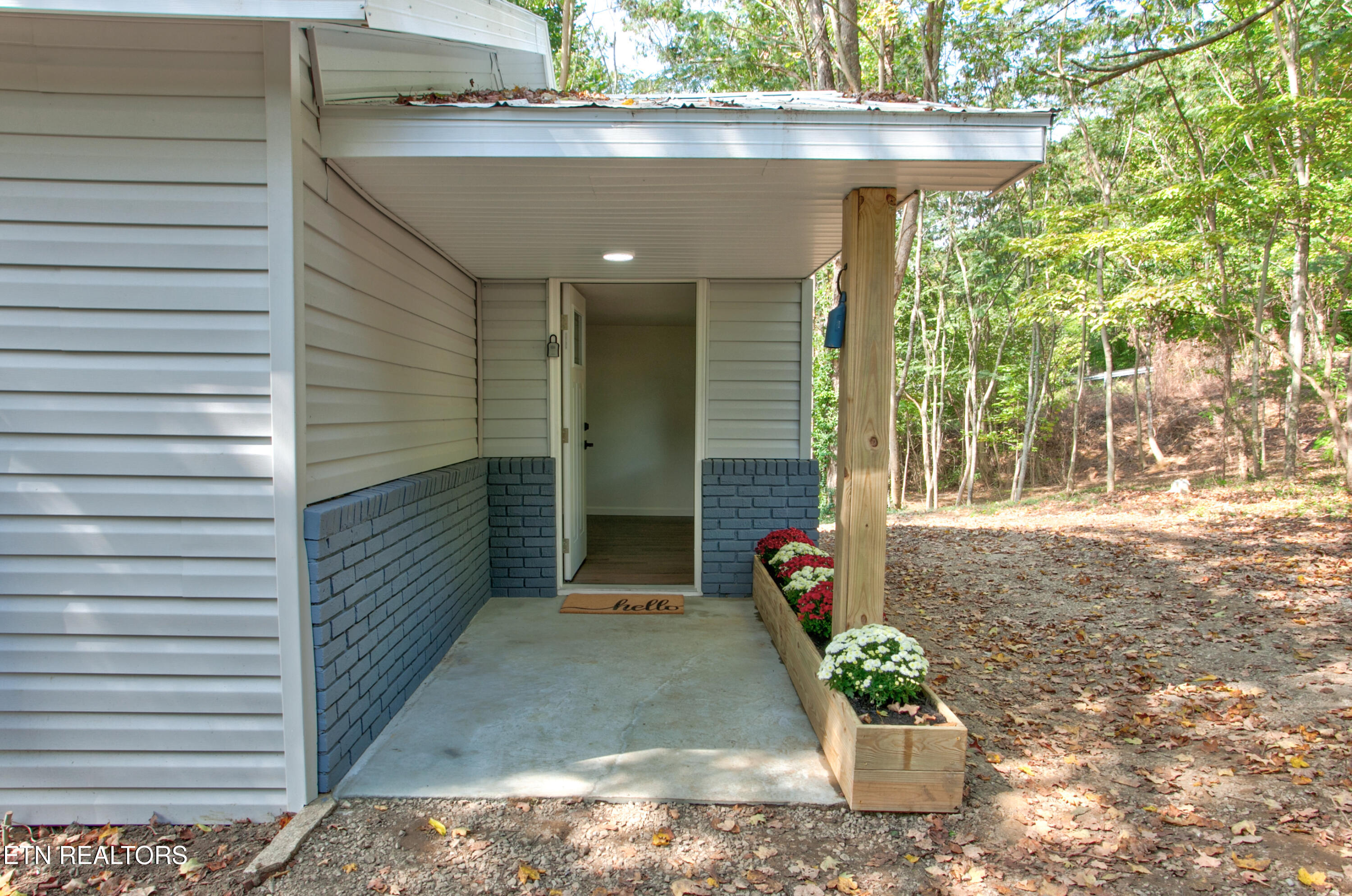 4532 Cambridge Road Walland, TN 37886 - Photo 3 of 47 4532 CambridgeRd003