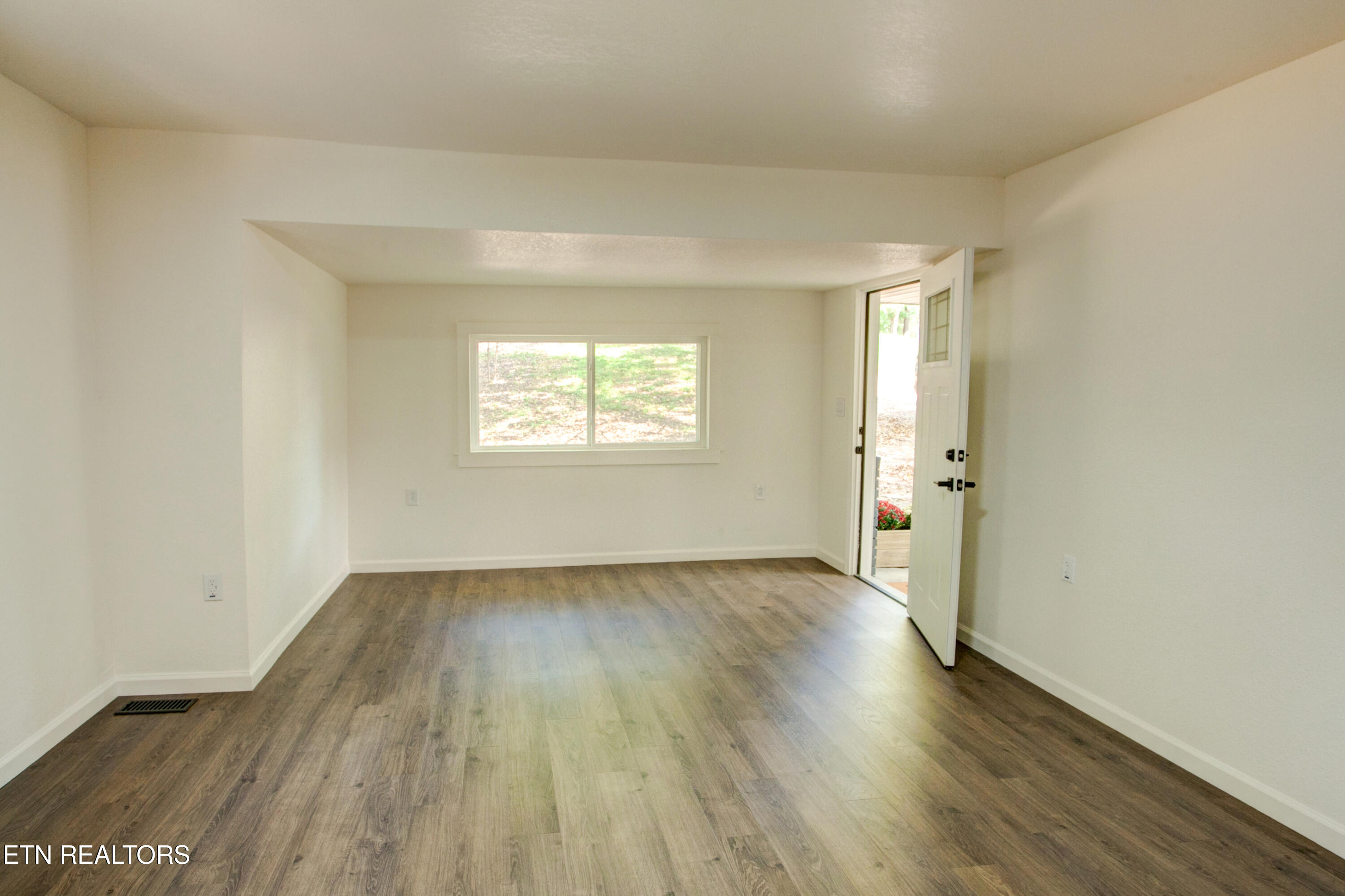 4532 Cambridge Road Walland, TN 37886 - Photo 7 of 47 4532 CambridgeRd007