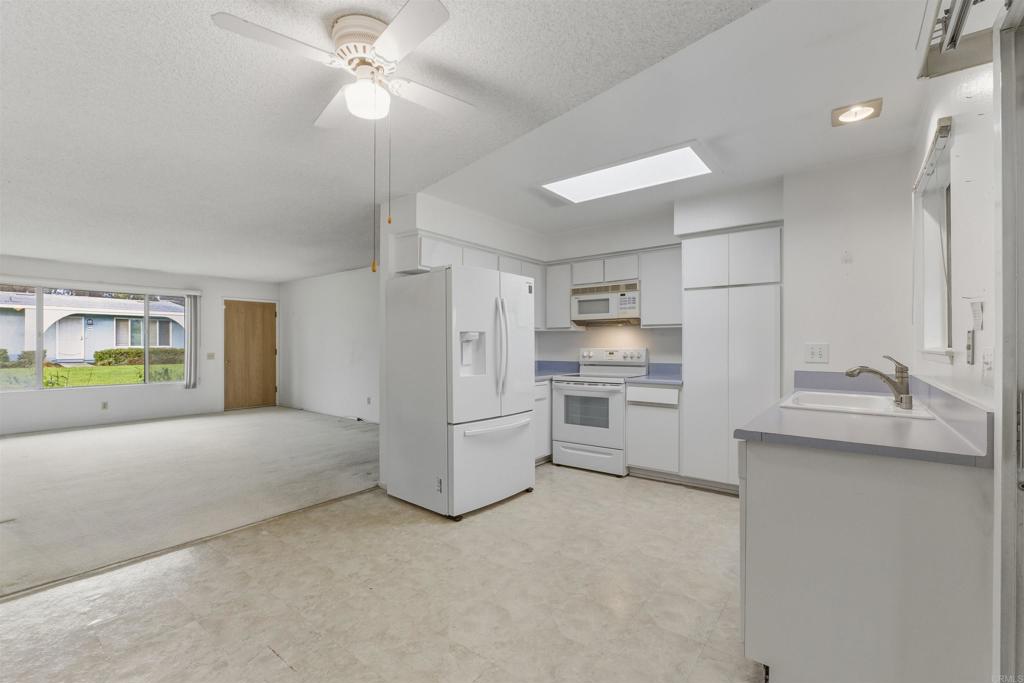 3592 Boussock Lane Oceanside, CA 92057 - Photo 7 of 24