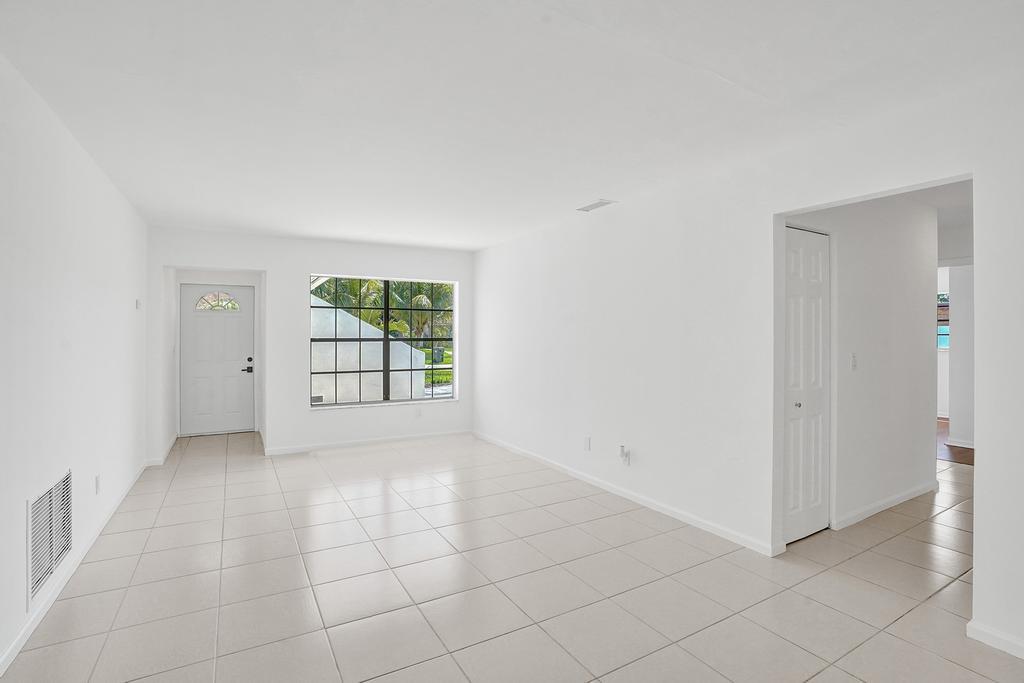 521 Northeast 35th Street Boca Raton, FL 33431 - Photo 13 of 44 DSC04229