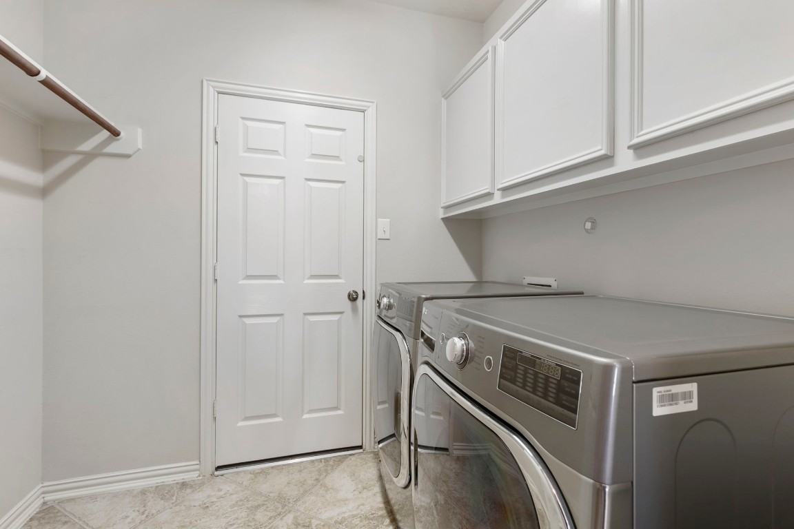 80 North Frontera Circle Spring, TX 77382 - Photo 13 of 28 a utility room with dryer and washer