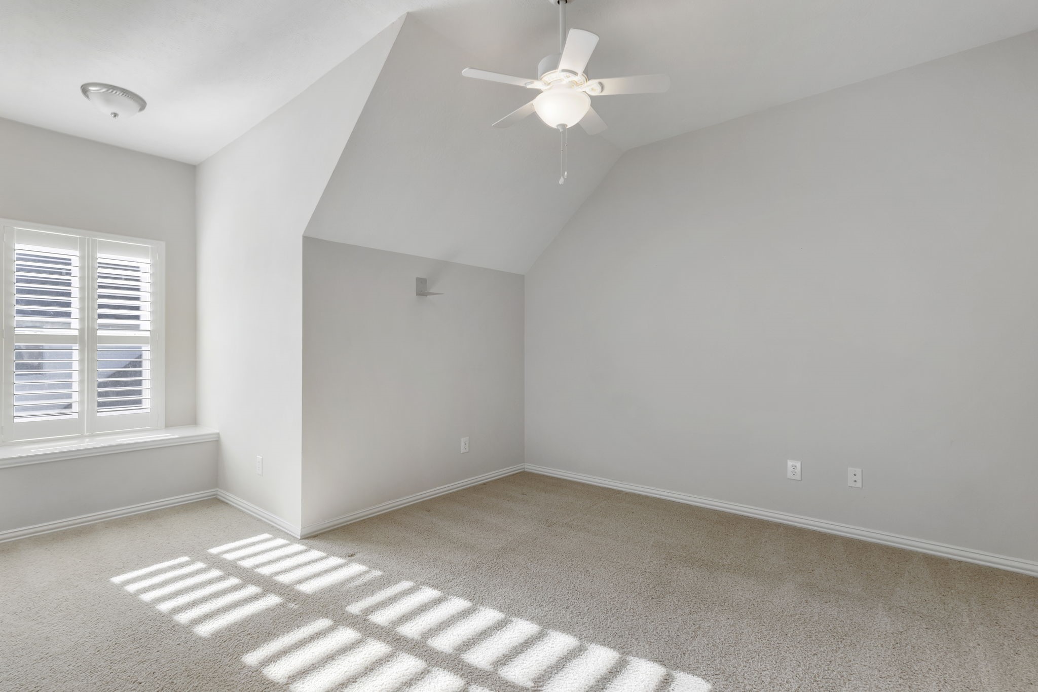 80 West Frontera Circle Spring, TX 77382 - Photo 24 of 28 Bright, spacious secondary room with a vaulted ceilings and window seating.