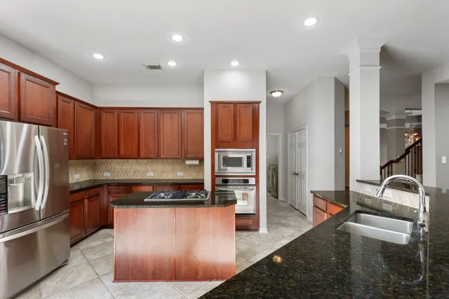 $640,000 | 80 West Frontera Circle, Spring, TX 77382