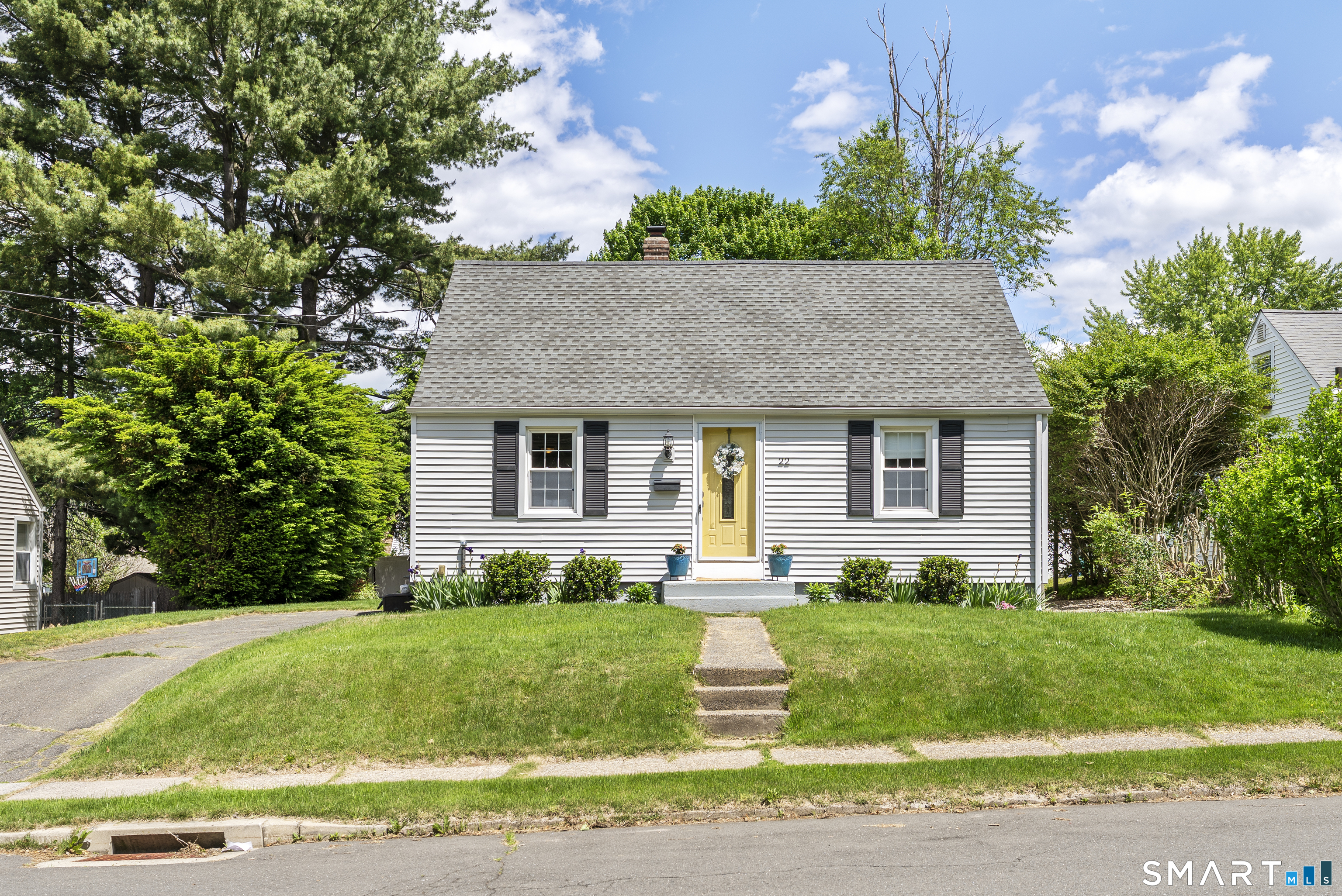 22 Rowe Place Bristol, CT 06010 - Photo 1 of 31