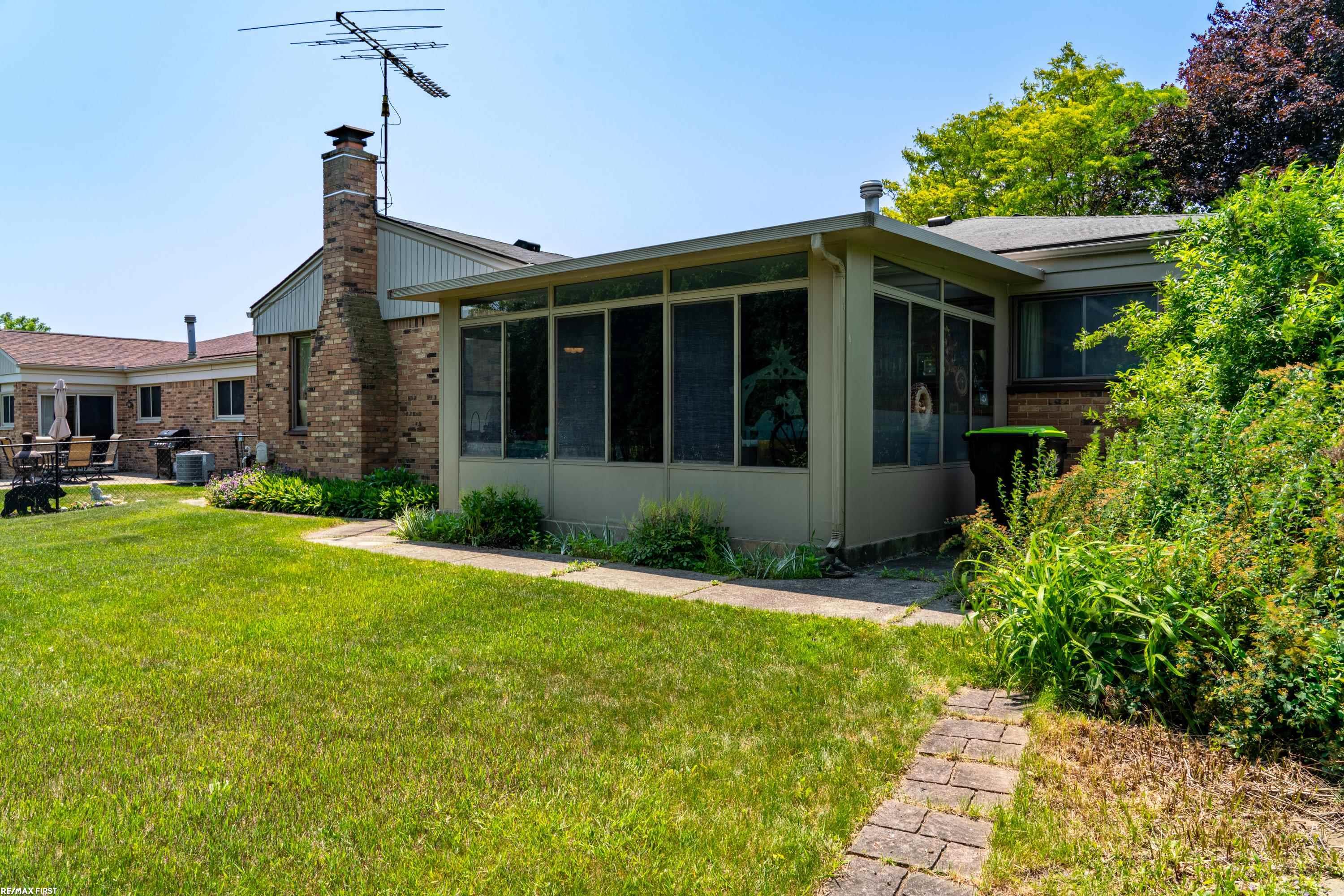 47798 Chrys Road Macomb, MI 48044 - Photo 8 of 41 50178056-dd582e0e-752c-428e-8dab-05accd11e47d.JPG