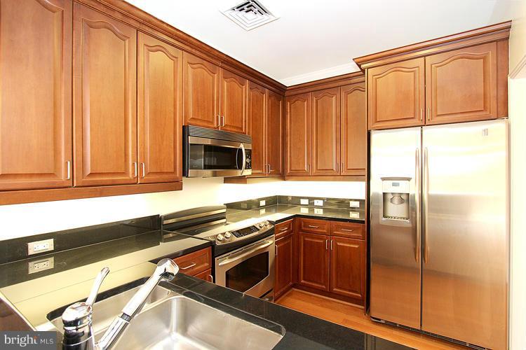 401 13th Street Northeast, Unit 406 Washington, DC 20002 - Photo 14 of 30 Kitchen