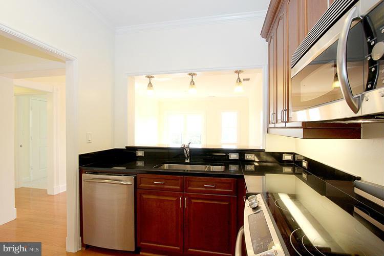 401 13th Street Northeast, Unit 406 Washington, DC 20002 - Photo 15 of 30 Kitchen