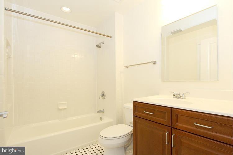 401 13th Street Northeast, Unit 406 Washington, DC 20002 - Photo 26 of 30 Bath