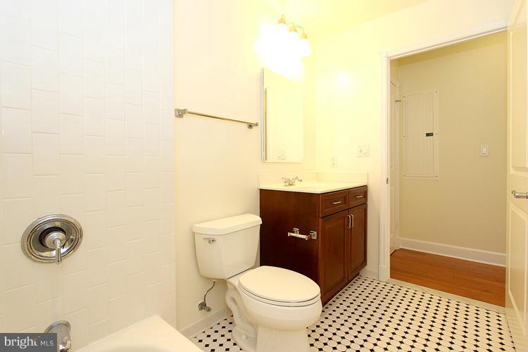 401 13th Street Northeast, Unit 406 Washington, DC 20002 - Photo 27 of 30 Bath