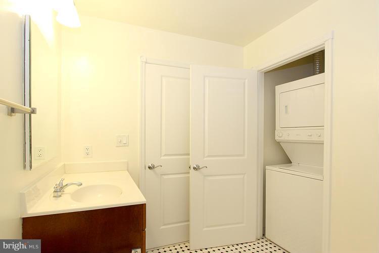 401 13th Street Northeast, Unit 406 Washington, DC 20002 - Photo 29 of 30 Bath