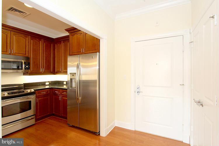 401 13th Street Northeast, Unit 406 Washington, DC 20002 - Photo 10 of 30 Kitchen