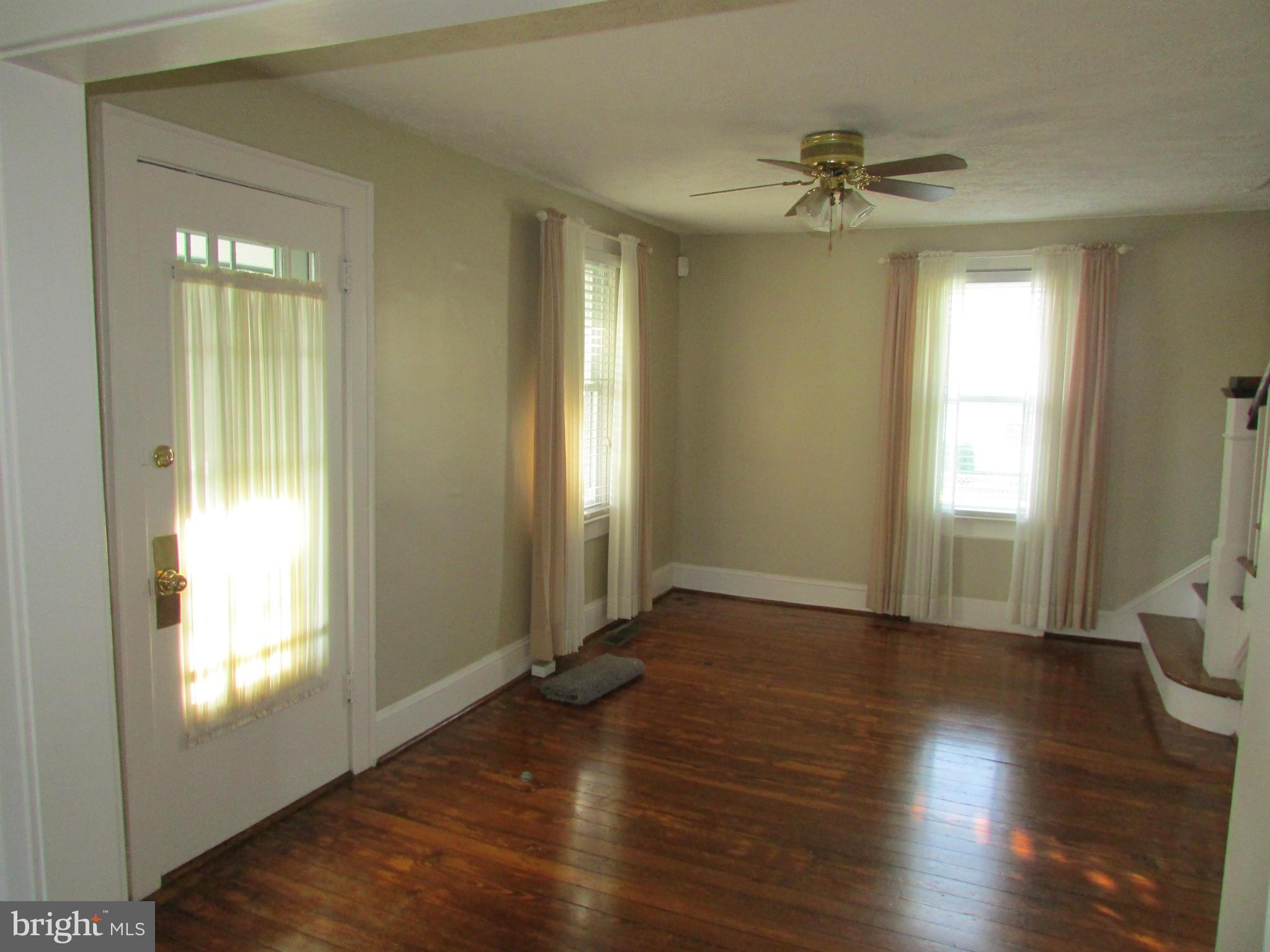 500 South Preston Street Ranson, WV 25438 - Photo 7 of 29 Living Room