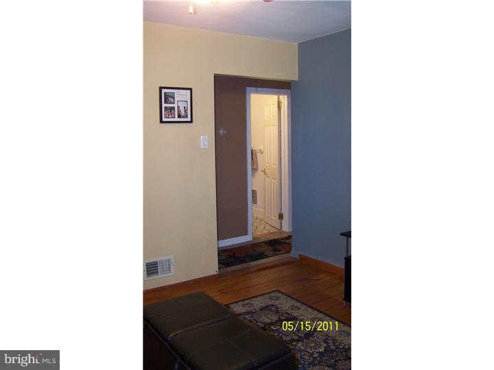 533 Prospect Road Warminster, PA 18974 - Photo 18 of 22 Family Room