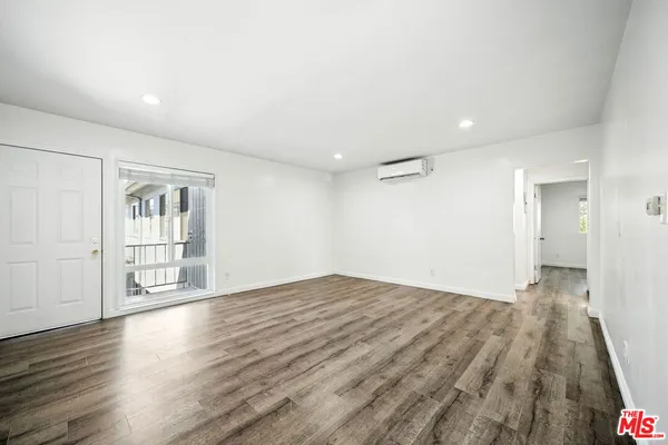 $3,799 | 510 Pacific Avenue, Unit 7, Venice, CA 90291