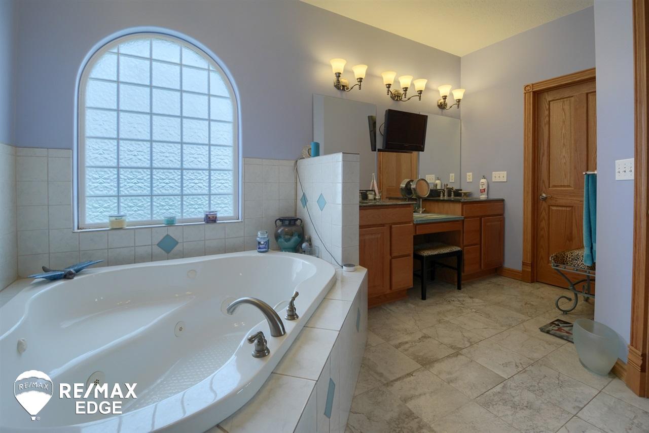 3385 North Henderson Road Davison, MI 48423 - Photo 25 of 44 21448872-24.JPG