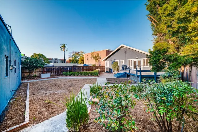 a view of a house with yard and garden