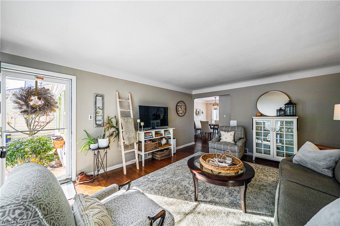 1396 Sunview Road Lyndhurst, OH 44124 - Photo 7 of 25