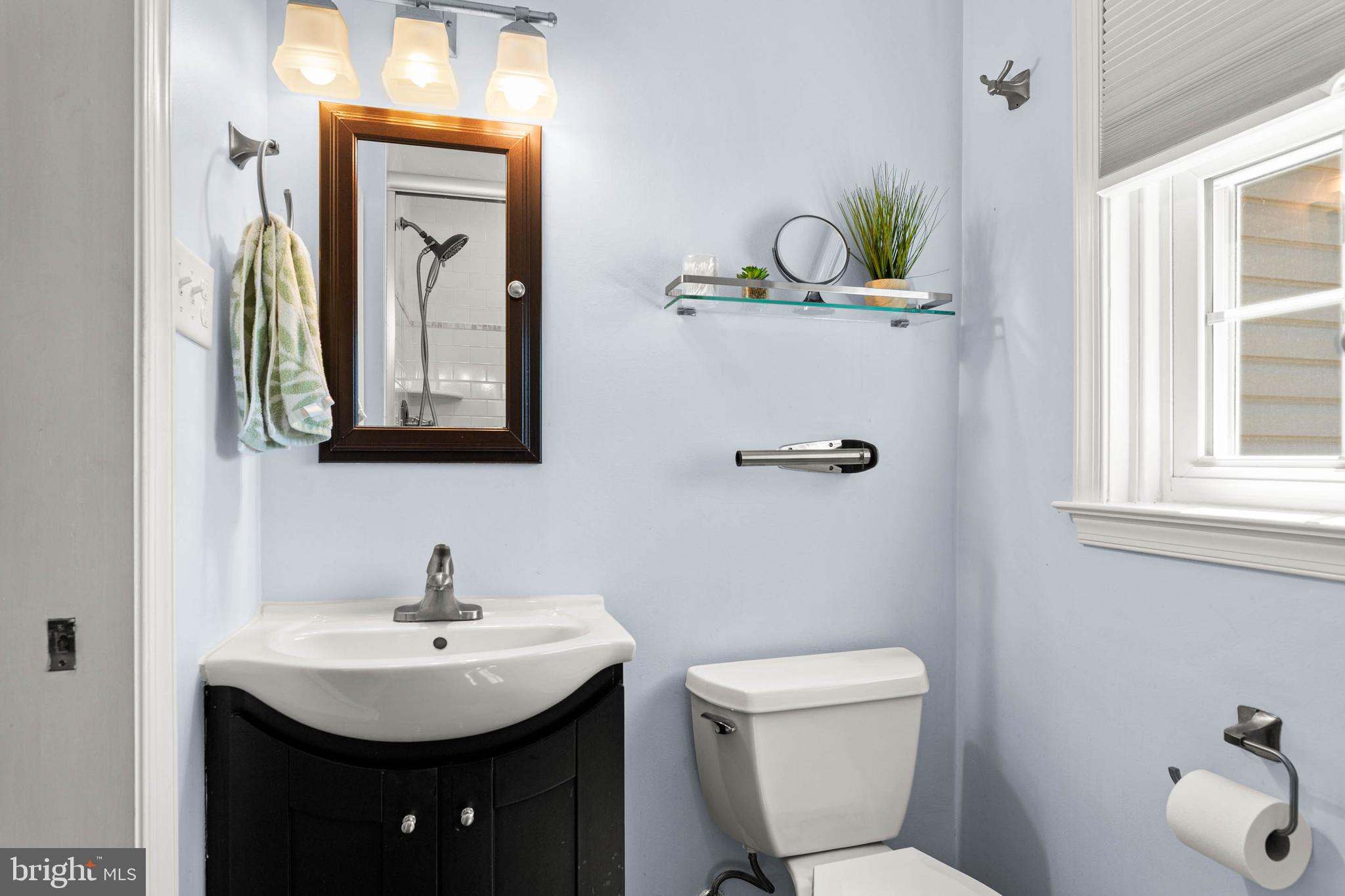 1518 James Road Wynnewood, PA 19096 - Photo 18 of 33 Main Bath