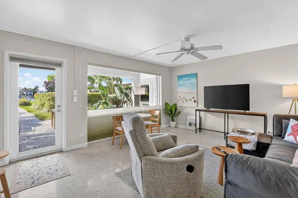 $2,200 | 414 Seasage Drive, Unit 9, Delray Beach, FL 33483